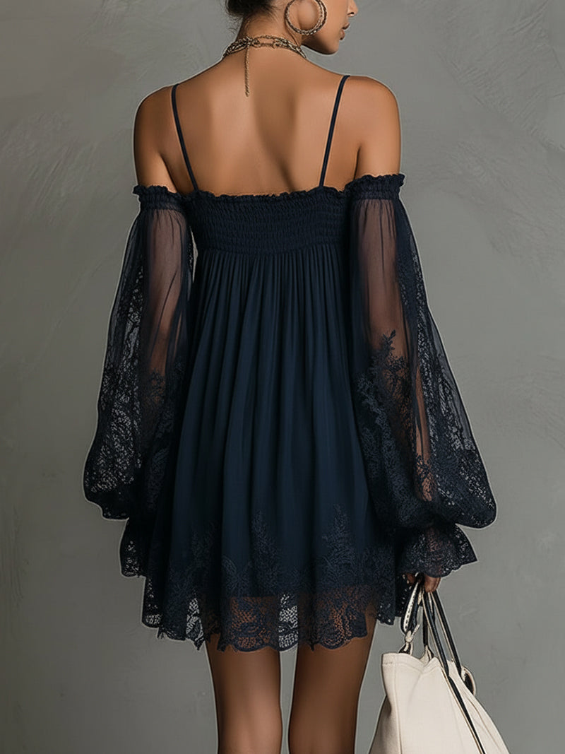 Noemi | Mini Vestido de Gasa Azul Marino con Escote Descubierto, Ribete de Encaje y Mangas Transparentes