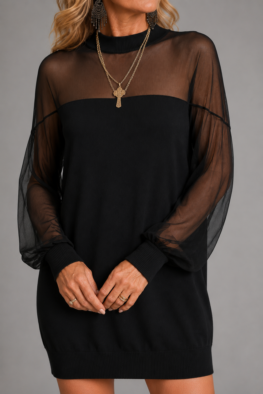 AMÉLIE | Mini Vestido Negro con Mangas de Malla