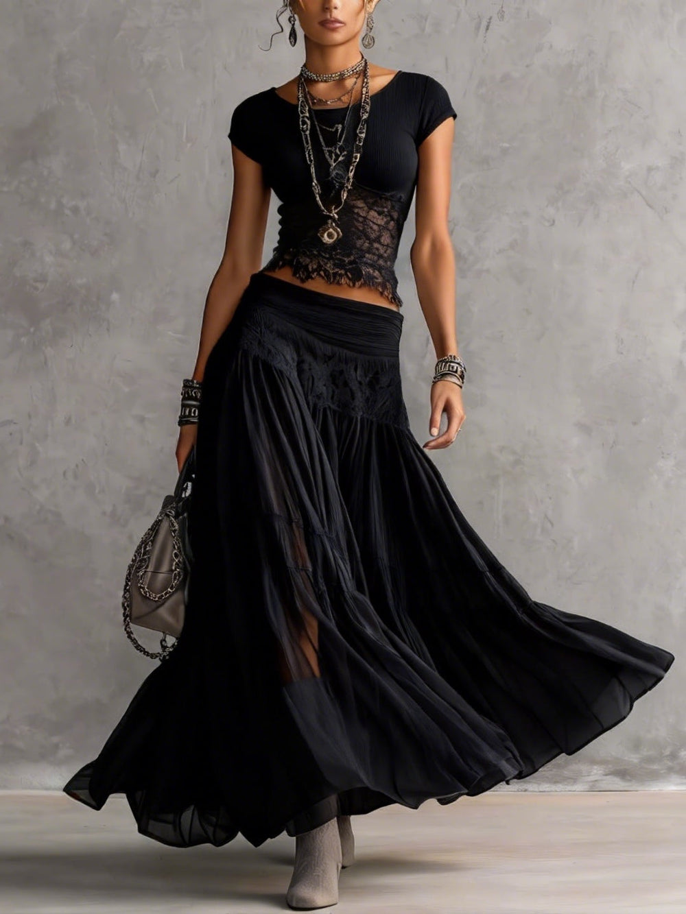 LUDOVICA | Conjunto Top de Encaje Negro y Falda Maxi Plisada